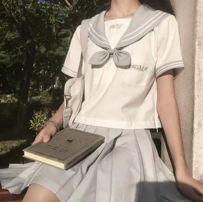 莫妮克：自我介绍一下